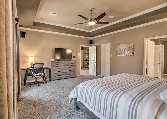 Spacious Home With Patio 5 Mi To Memorial Park