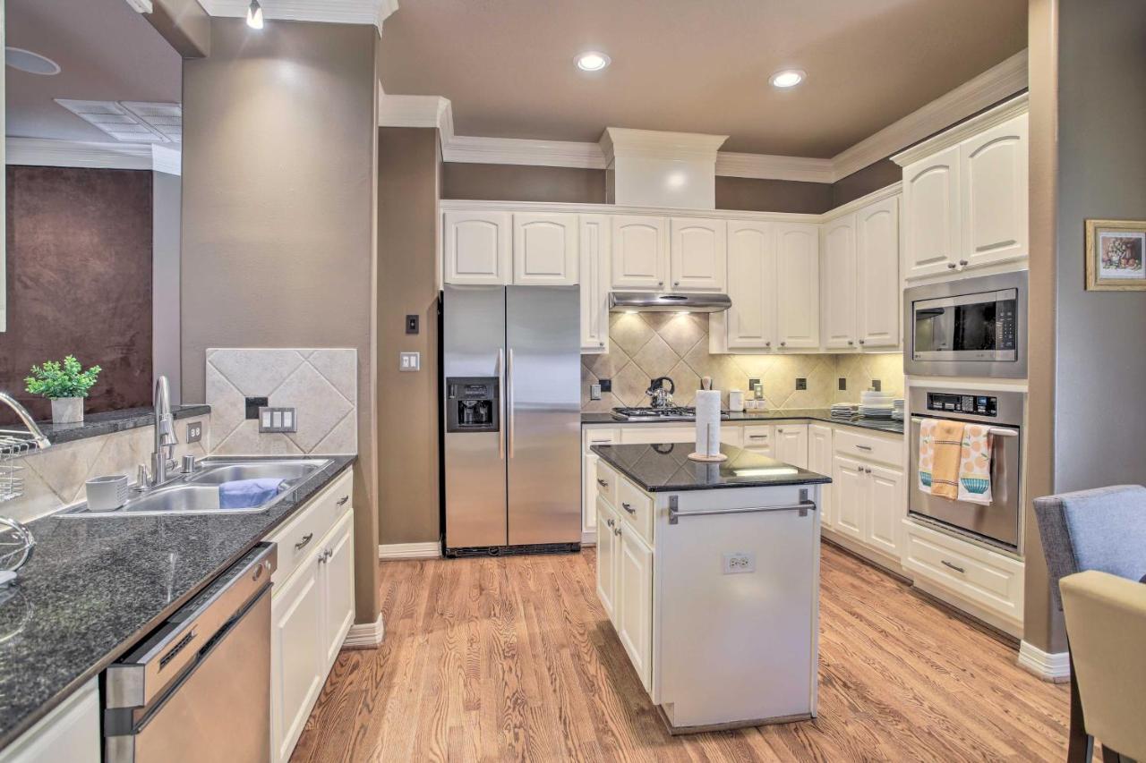 Spacious With Patio 5 Mi To Memorial Park Holiday home *