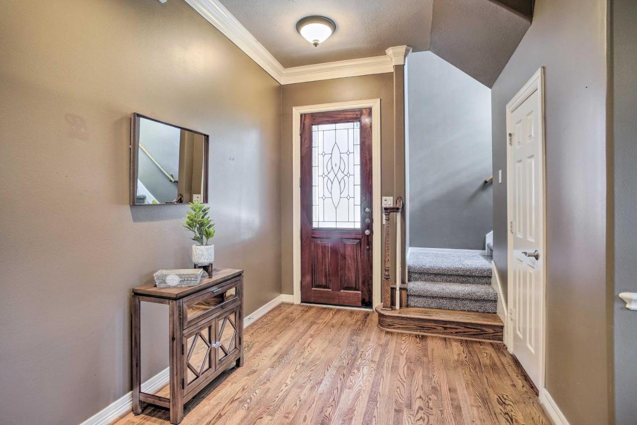 Spacious With Patio 5 Mi To Memorial Park Holiday home Houston