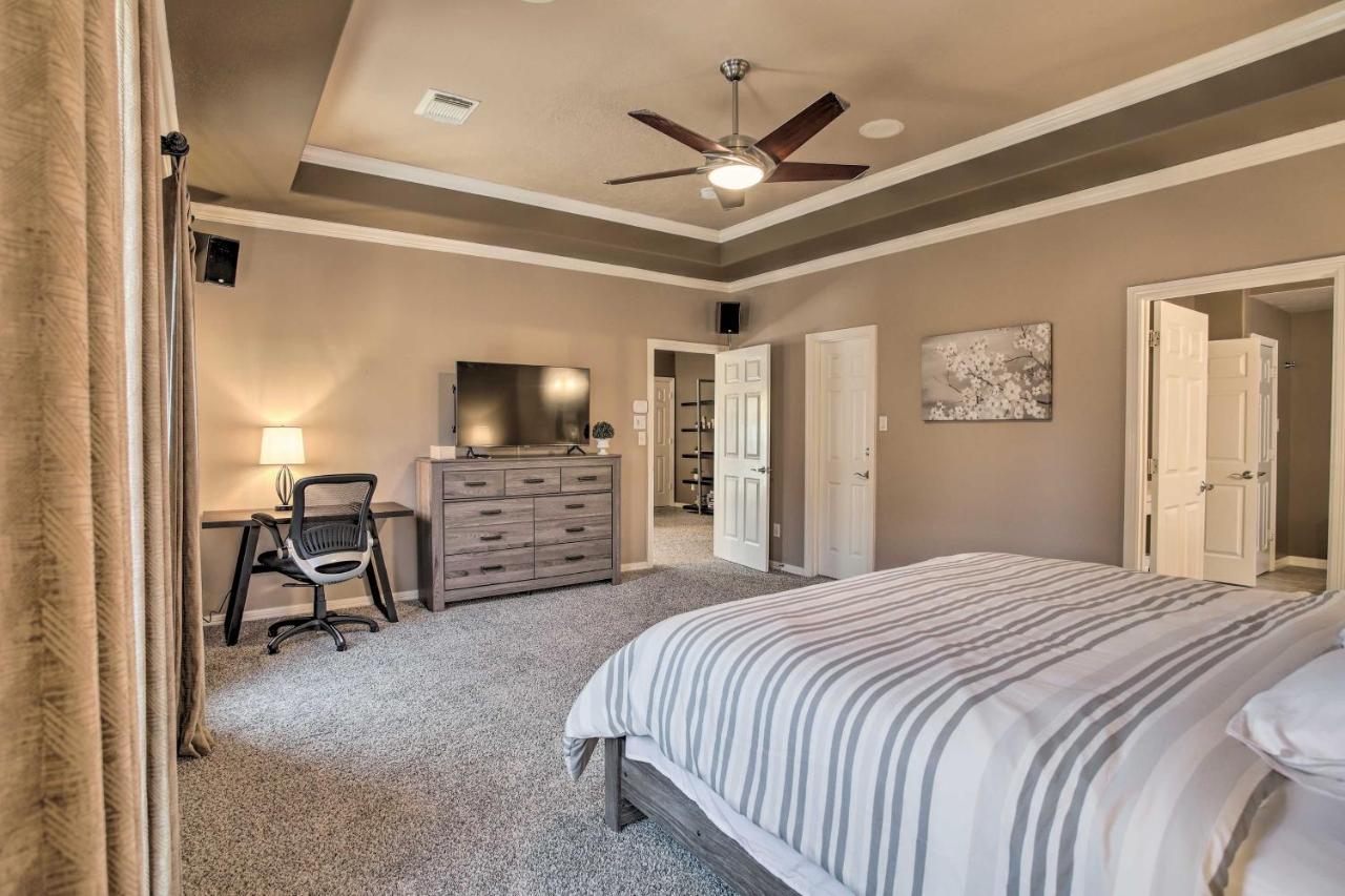 Spacious With Patio 5 Mi To Memorial Park Holiday home Houston