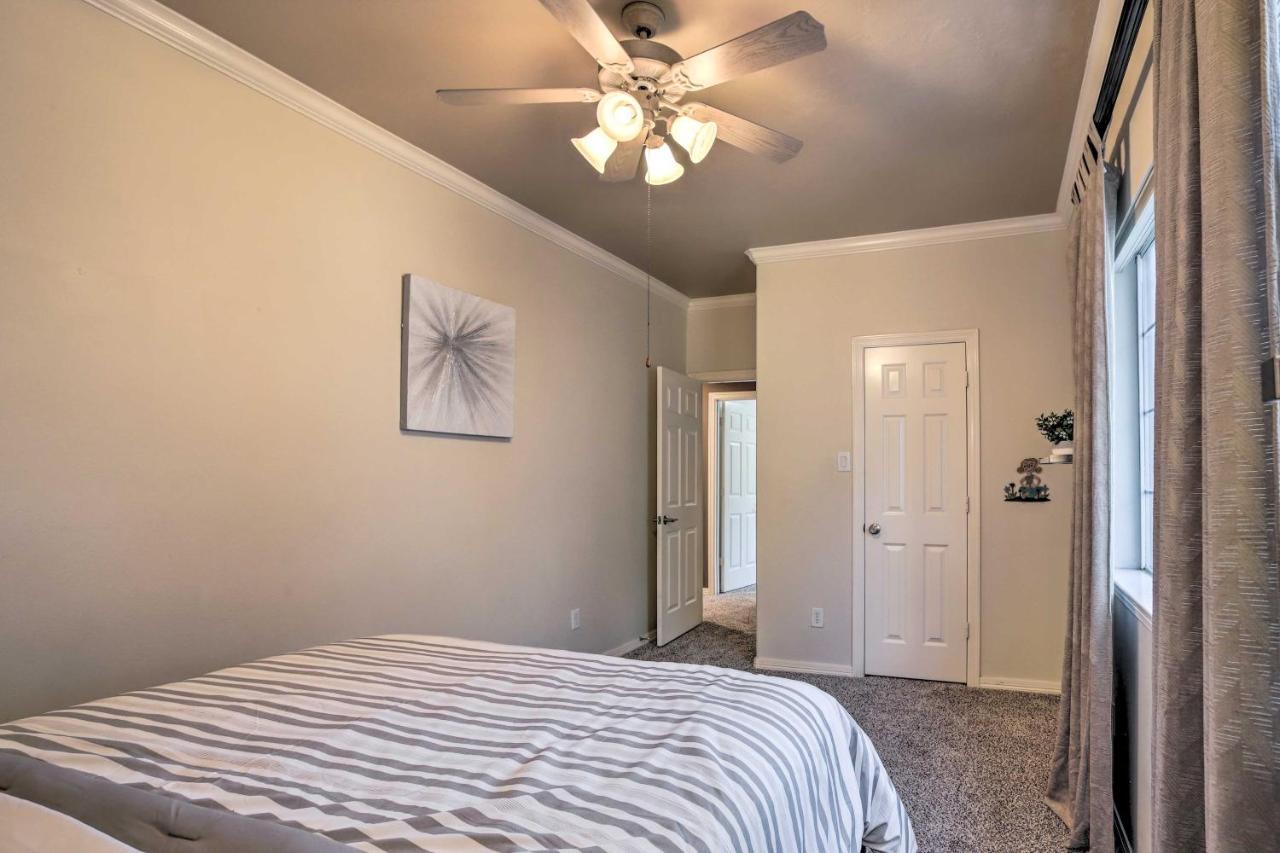 Spacious With Patio 5 Mi To Memorial Park Holiday home Houston